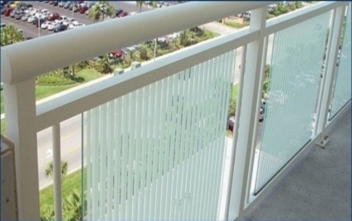 Glass rail - post installed with top rail - Engineering Express