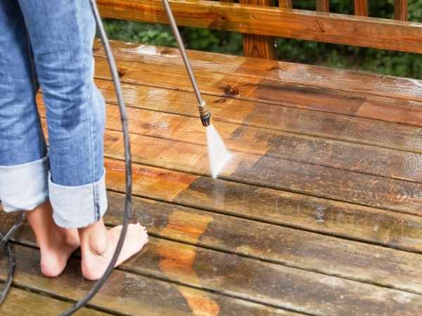 cleaning and maintaining your deck